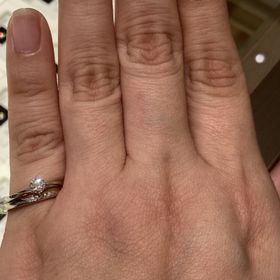 【俄(にわか)の口コミ】 シンプルな指輪が好みだと伝えると、ハナユキをお勧めされました。
大粒な…