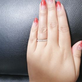 【銀座ダイヤモンドシライシの口コミ】 指輪のデザインはエタニティ系に絞っていましたが、周りから「ダイヤが取…