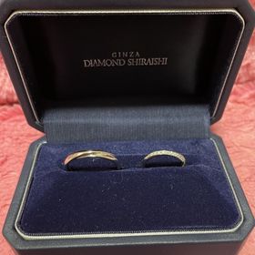 【銀座ダイヤモンドシライシの口コミ】 婚約指輪がストレートの為重ね付けした際違和感がないようストレートの結…