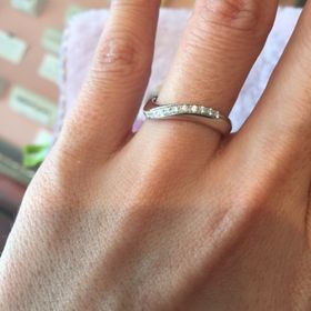 【ケイウノ ブライダル(K.UNO BRIDAL)の口コミ】 変わったデザインで、個性的だなと感じました。かなりの存在感。プラチナ…