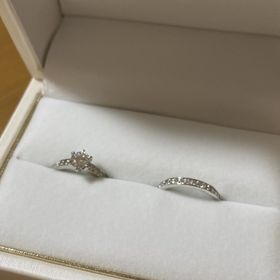 【宝寿堂(ほうじゅどう)の口コミ】 婚約指輪を選ぶうちに、結婚指輪もハーフエタニティでキラキラしたものが…