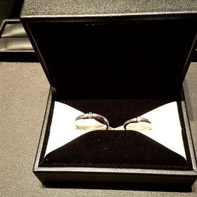 【エクセルコダイヤモンド(EXELCO DIAMOND)の口コミ】 ･2人が気に入ったデザイン
→結婚指輪は婚約指輪と異なり、2人が生涯…