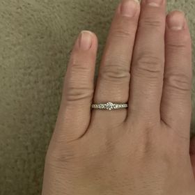 【ラザール ダイヤモンド(LAZARE DIAMOND)の口コミ】 婚約指輪をエタニティリングで探していた所、こちらのシルヴァンを見せて…