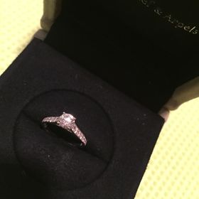 【ヴァン クリーフ＆アーペル(Van Cleef & Arpels)の口コミ】 一目見て婚約指輪とわかるデザインで、一生に一度という特別感があったこ…