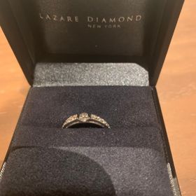 【ラザール ダイヤモンド(LAZARE DIAMOND)の口コミ】 普段のオシャレでも使えるように、服が引っかかない爪が出ていないタイプ…