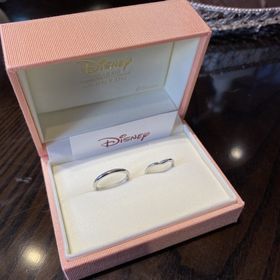 【ケイウノ ブライダル(K.UNO BRIDAL)の口コミ】 色々と試着させていただき、自分たちの指に合うものを選びました。
既製品…