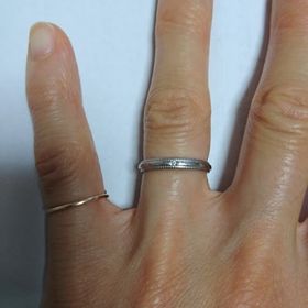 【STAR JEWELRY(スタージュエリー)の口コミ】 周りのミル打ちがほかにはないデザインになっていて、小さなハートが並ん…