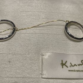 【ケイウノ ブライダル(K.UNO BRIDAL)の口コミ】 まずシルバーに細い金色の1本筋という、指輪デザインが良いと思ったのが第…