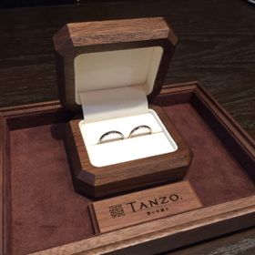 【TANZO.(鍛造指輪)の口コミ】 せっかくの結婚指輪なので、丈夫な物をと思い決めました。
どんな所でどの…