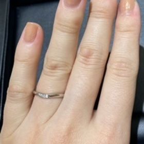 【ケイウノ ブライダル(K.UNO BRIDAL)の口コミ】 どれもかわいくて、とても迷いました。特に、リングの太さやカラー、ダイ…