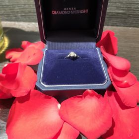 【銀座ダイヤモンドシライシの口コミ】 たくさんの種類の指輪を見た中でも、デザインが彼女のイメージにぴったり…