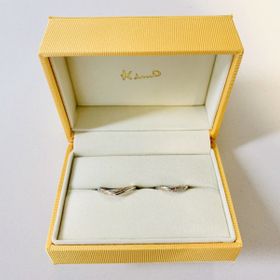 【ケイウノ ブライダル(K.UNO BRIDAL)の口コミ】 素材はプラチナ、ストレートラインの指輪を探していましたが、お店で「ル…