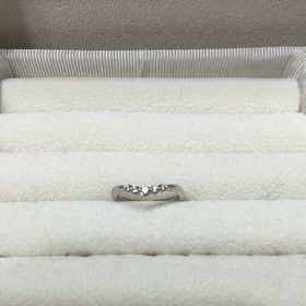 【ヴァンドーム青山(VENDOME AOYAMA)の口コミ】 婚約指輪をヴァンドーム青山で購入したので、重ね付けをした際、スマート…