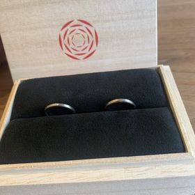 【出雲結(いずもゆい)の口コミ】 いろいろな指輪を付けさせてもらいましたが、この少し平たくかっこいい雰…