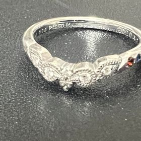 【ケイウノ ブライダル(K.UNO BRIDAL)の口コミ】 それぞれの誕生石を入れたかった。
なかなか誕生石を2種類いれられるとこ…