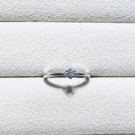 【TRECENTI(トレセンテ)の口コミ】 ダイヤがひとつだけのものか、サイドに2つ付いているものか、どちらにしよ…