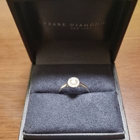【ラザール ダイヤモンド(LAZARE DIAMOND)の口コミ】 指輪のデザインは、シンプルなものを探していて、色々と試着させて頂き特…