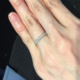 【エクセルコダイヤモンド(EXELCO DIAMOND)の口コミ】 エタニティリングで探していましたが、シンプルなものではなく個性的なも…