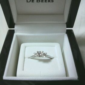 【デビアス(DE BEERS)の口コミ】 雑誌の付録のウェディングブックに掲載されているのを見て気に入りました…