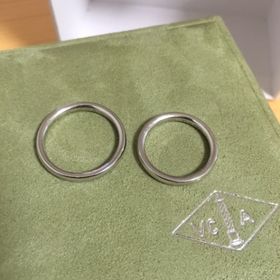 【ヴァン クリーフ＆アーペル(Van Cleef & Arpels)の口コミ】 主人も私も普段アクセサリーをあまりつけません。
マリッジリングもシンプ…