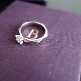 【ブシュロン(BOUCHERON)の口コミ】 ダイヤの透明感と輝きに一目惚れしました。ダイヤを個別に発注出来なかっ…