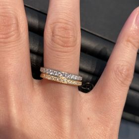 【エクセルコダイヤモンド(EXELCO DIAMOND)の口コミ】 エタニティーリングの試着
引っ掛かりがないデザインで日常使いにも向いて…