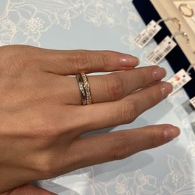 【ヴァンドーム青山(VENDOME AOYAMA)の口コミ】 鍛造製のエタニティーリング。
彫りどめで引っ掛かりがないため日常遣いに…