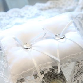 【STAR JEWELRY(スタージュエリー)の口コミ】 スタージュエリーといえば、星のモチーフだと思います。
新婦の指輪には、…