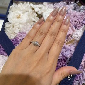 【ショーメ(CHAUMET)の口コミ】 ショーメの代表デザインでもあるリアンを試着しました。中央のダイヤの輝…