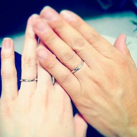 【銀座ダイヤモンドシライシの口コミ】 女性のリングにはダイヤがついているのが多く、デザインがまったく同じの…