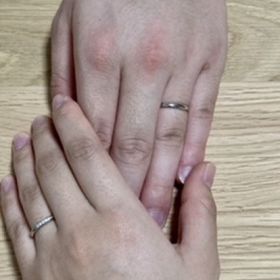 【銀座ダイヤモンドシライシの口コミ】 毎日付けられるシンプルなデザイン。彼のリングはAnolyu、私のリングとデ…