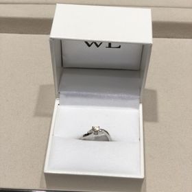 【輪-RIN-の口コミ】 顕微鏡で観察して、クラリティの高いダイヤモンドを選びました。サイドの…