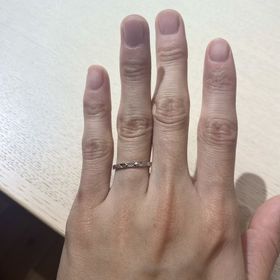 【Foulason(フレゾン)の口コミ】 結婚指輪としては特徴のある柄ですが、ファッションリングとして他の指に…