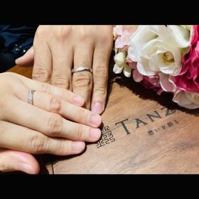 【TANZO.(鍛造指輪)の口コミ】 なんといっても着け心地が良かったです。
指輪選びを始めた時点では製法に…
