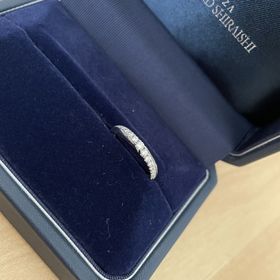 【銀座ダイヤモンドシライシの口コミ】 輝きが良かったです。たくさんダイヤがついています。つけた感じは指が細…