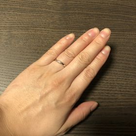 【銀座ダイヤモンドシライシの口コミ】 シンプルなストレートタイプにするつもりで探していましたが、店舗でウェ…