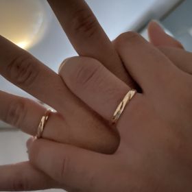 【insembre(インセンブレ)の口コミ】 ゴールドがよくて
支店長さんがおすすめしてくれた中から選びました！
選…