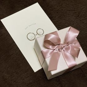 【アイプリモ(I-PRIMO)の口コミ】 ウェーブの素敵なデザインと、キラキラ光るダイヤモンドに一目惚れしまし…