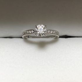 【都民共済(とみんきょうさい)の口コミ】 ダイヤモンドのルース、指輪の地金からデザインまで好きなものを自分で選…