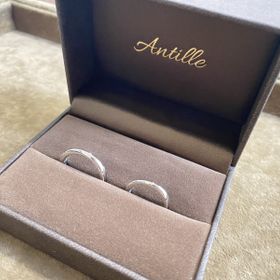 【Antille(アンティール)の口コミ】 2人の好みにぴったりであること、婚約指輪に合わせて綺麗に見えるものであ…