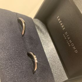 【ラザール ダイヤモンド(LAZARE DIAMOND)の口コミ】 シンプルかつダイヤモンドの輝きがとにかく綺麗だなと思いました。
写真で…