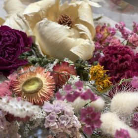 【YUKA HOJO(ユカホウジョウ)の口コミ】 一番婚約指輪っぽいものを選びました。
イニシャルも入れて頂き、ダイヤの…