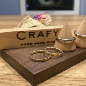 【CRAFY(クラフィ)の口コミ】 まず指輪の作成方法から選べるところに惹かれました。指輪の価格もジュエ…