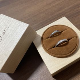 【ringram(リングラム)の口コミ】 指輪のデザインは、ウェーブしているようなものを探していました。ダイヤ…