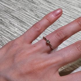 【TRECENTI(トレセンテ)の口コミ】 シンプルなひとつ石の指輪を探していたのですが、デザインの微妙な違いで…