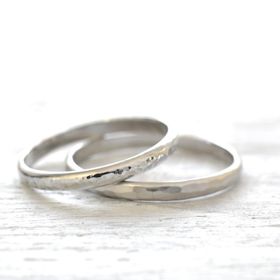 【湘南彫金工房 andfuseの口コミ】 素材や太さ、デザインのカスタマイズ性が非常高いことが気に入ったため。
…