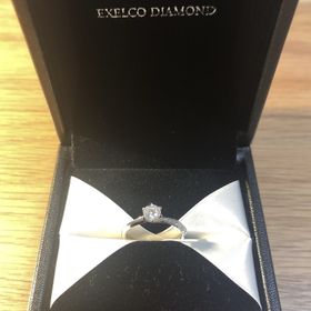 【エクセルコダイヤモンド(EXELCO DIAMOND)の口コミ】 来店前にHPを見て3つほど候補がありましたが、メレダイヤの入ったウエーブ…