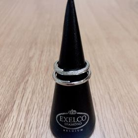 【エクセルコダイヤモンド(EXELCO DIAMOND)の口コミ】 婚約指輪をマリアージュオワゾーにしたので、結婚指輪も同じ種類にしまし…