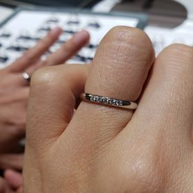【ラザール ダイヤモンド(LAZARE DIAMOND)の口コミ】 シンプルな結婚指輪を探しており、スタッフさんが私に合いそうなものをい…