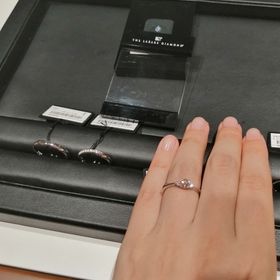 【ラザール ダイヤモンド(LAZARE DIAMOND)の口コミ】 自分の指に馴染むデザインや質感だったことです。つけているという違和感…